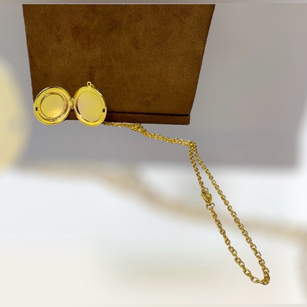 🛍️SALE🛍️ Buddha Gold Tone Locket Necklace - Picture 3 of 6